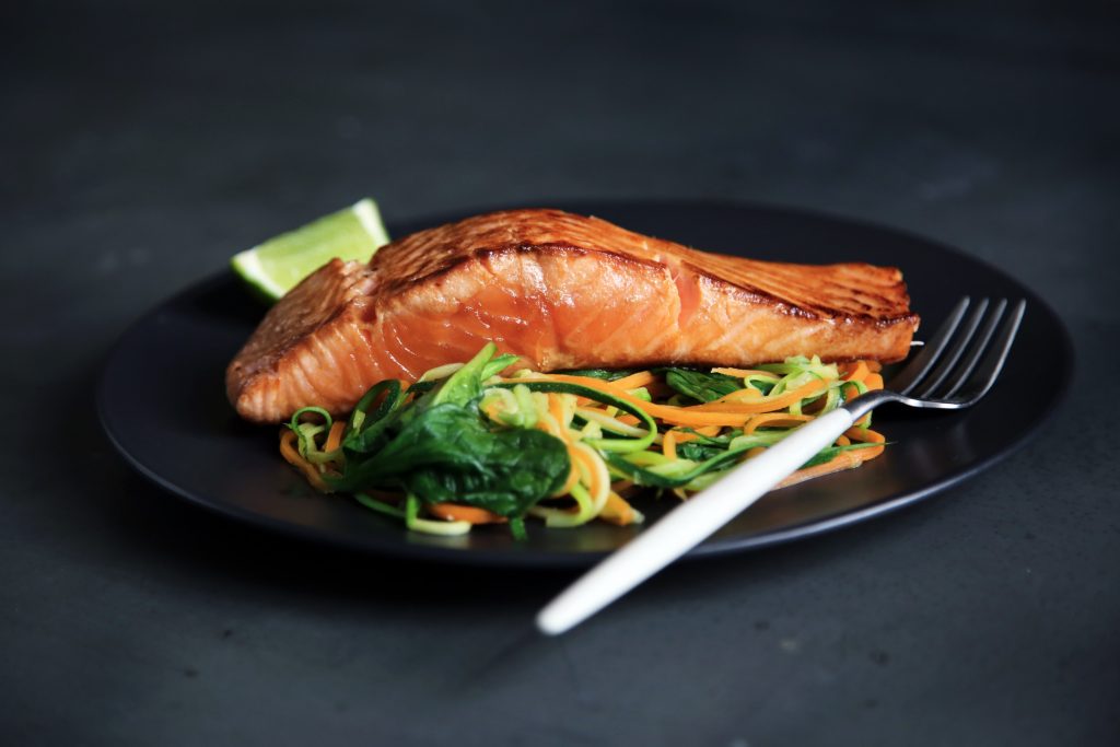 Avoid Feeling Drowsy After Lunch. lean fish, fish fillet, green salads. folks. plat. fish on plat. www.blisslife.in