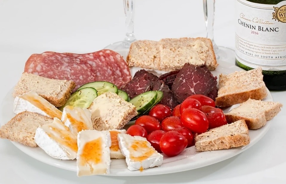 high-protein snacks for active people. Salad. fruit. Bread. Ham. Eggs. www.blisslife.in